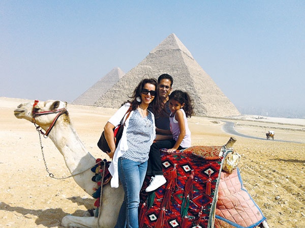 «يوميات أمّ عاملة» الدكتورة في فنون الموسيقى الأوروبية ايمان حسني... يومي من أطول الأيام ولا أؤجل أي عمل إلى الغد