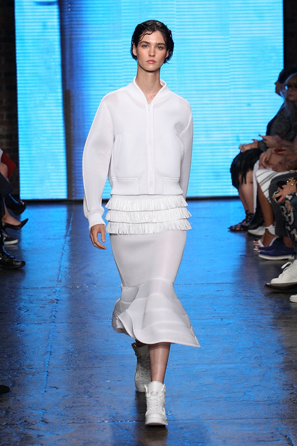 عرض DKNY لربيع وصيف 2015