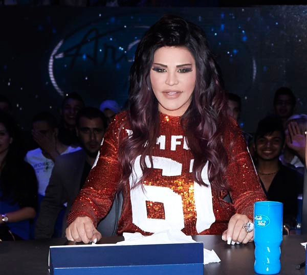 إحصلي على ماكياج النجمة أحلام بخطوات... طلّة شبابيّة نيويوركيّة تليق بفستانها!