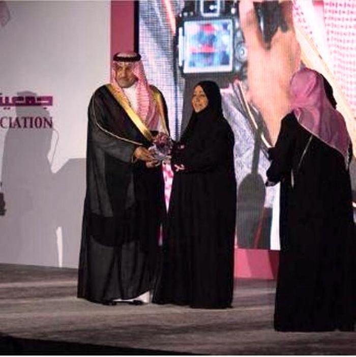 د. سامية العمودي اختيرت أفضل شخصية لعام 2014 في قضية سرطان الثدي