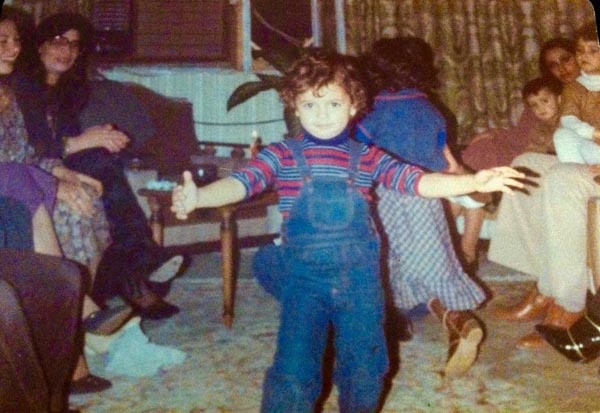 ساموزين يعايد والدته وينشر صورة من طفولته