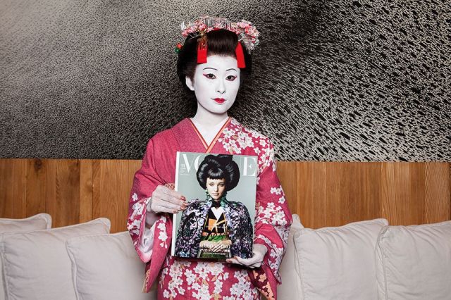 مجلة فوغ اليابانية بالإصدار الخاص بالعيد الخامس عشر