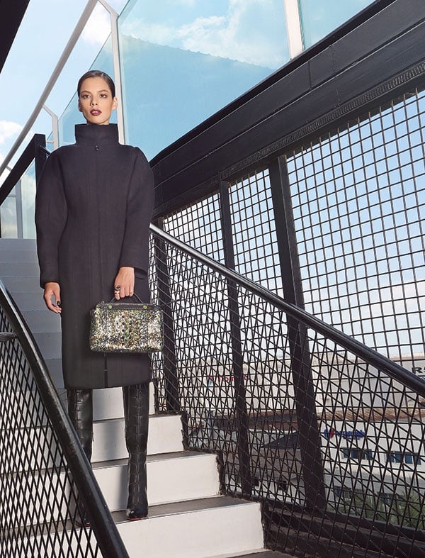 أناقة تامة، وخطوط عسكرية، وألوان نفيسة وأقمشة غنية... هذه هي موضة الشتاء الفاتنة.