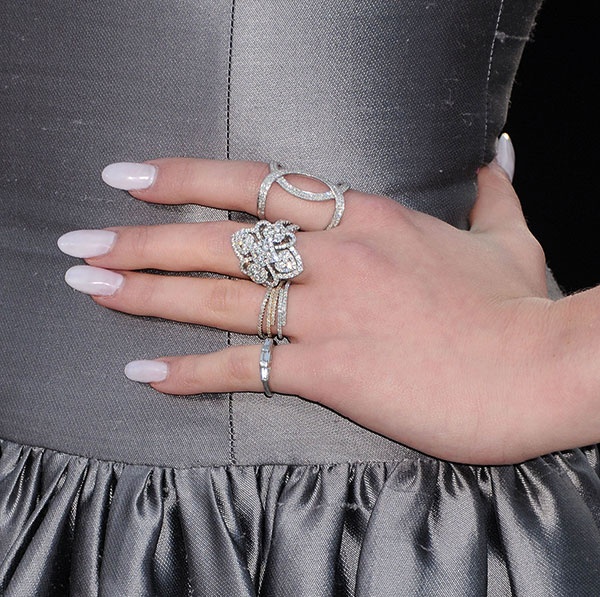 #ringbling... يدان مزّينتان بالخواتم