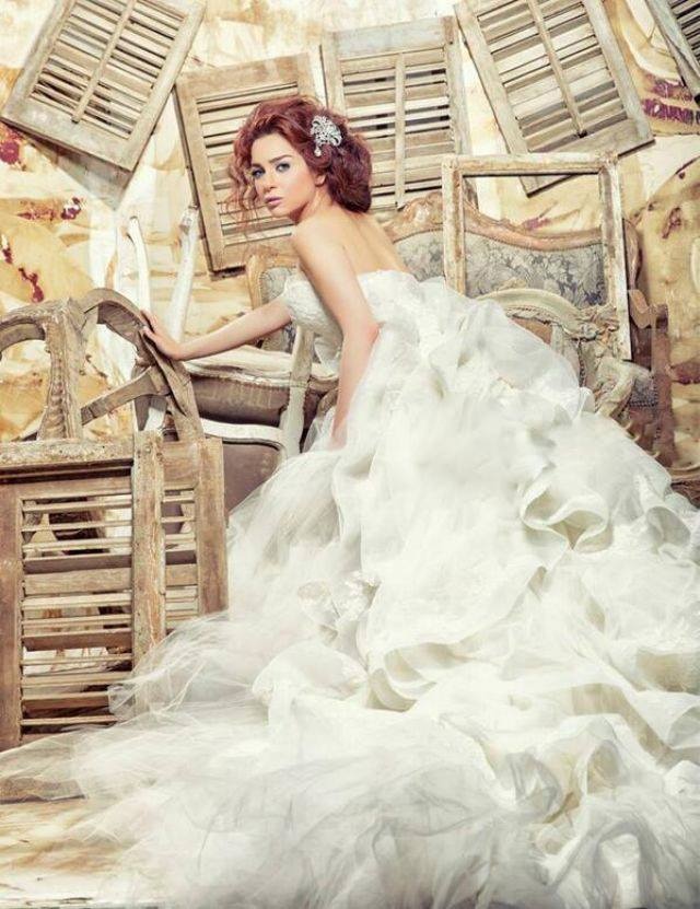 ميّ عز الدين بفستان الزفاف مجدداً، هل تزوّجت؟