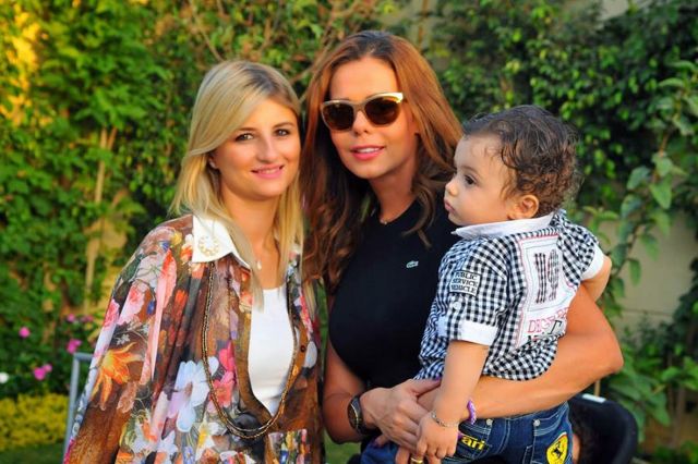 إيمي وابنها وشقيقة فدوى مواهب