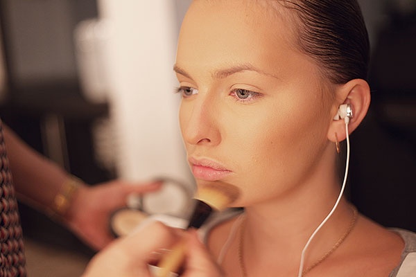 Behind The Scenes في الكواليس