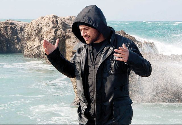 أحمد مكي يرفض نصائح الأصدقاء ويحضّر مفاجأة