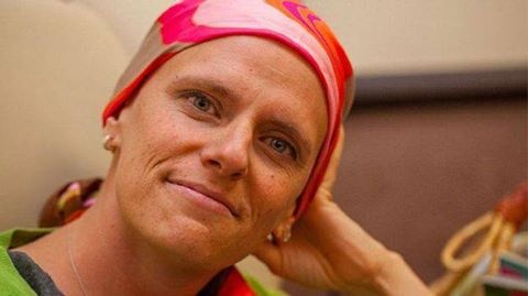 السرطان دفعها لوضع حد لحياتها... تفاصيل الحكاية