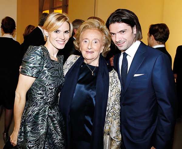 برناديت شيراك تتوسط غوتييه كابوكون و زوجته