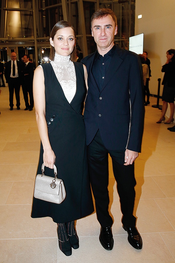 ماريون كوتيار وراف سيمونز