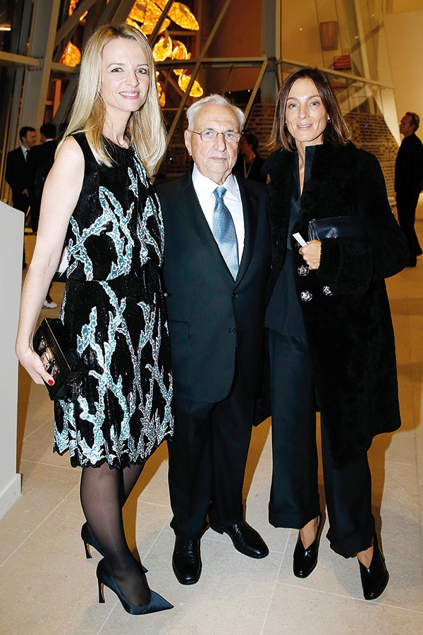 ديلفين أرنو وفرانك غيري وفيبي فيلو