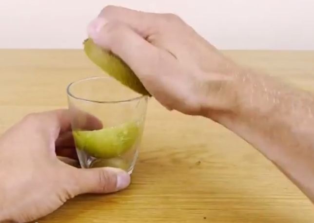 بالفيديو- أفضل طريقة لتقشير الكيوي، المانجو والأفوكا!