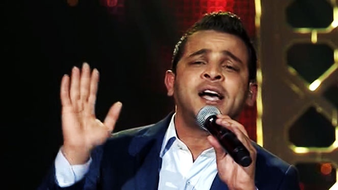 من هي الطفلة المصابة بالسرطان التي أبكت محمد رشاد؟