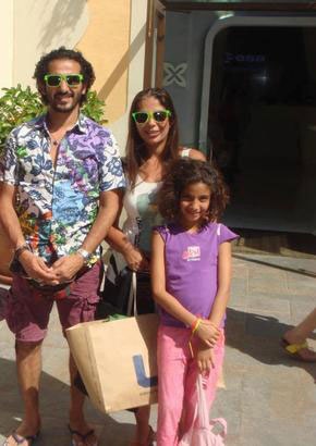 مرض أحمد حلمي يكشف سر إنجاب منى زكي ابنها في أميركا