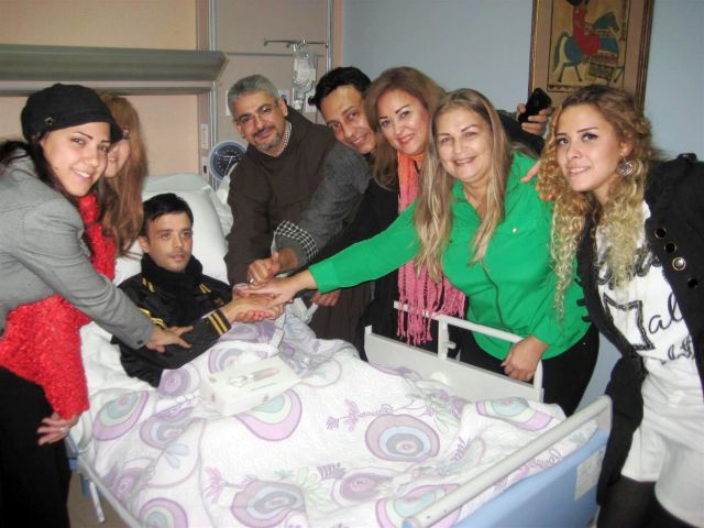 أول صور للفنان الشاب ماهر عصام بعد إفاقته من الغيبوبة