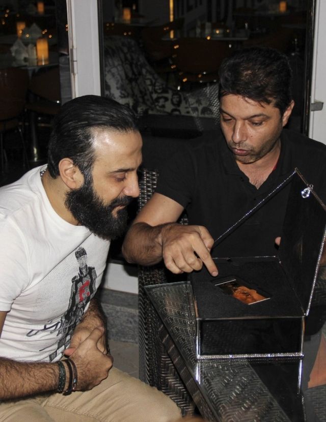 بالصور- iPhone 6 من الذهب الخالص، هدية لقصيّ خولي...