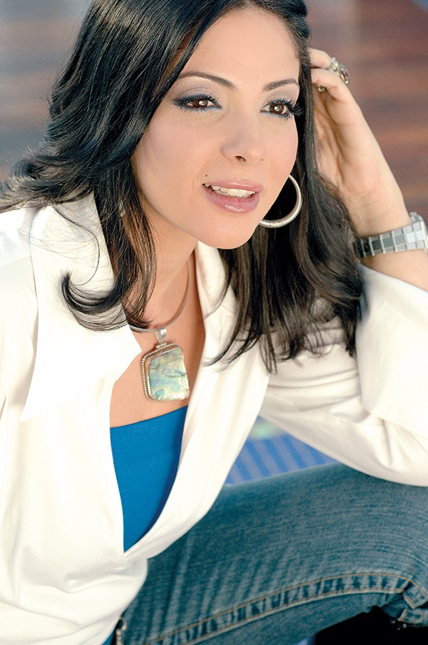 أخيراً... منى زكي تعود إلى الشاشة