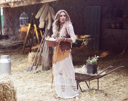 كونوا أول من يشاهد فيديو مايا دياب 