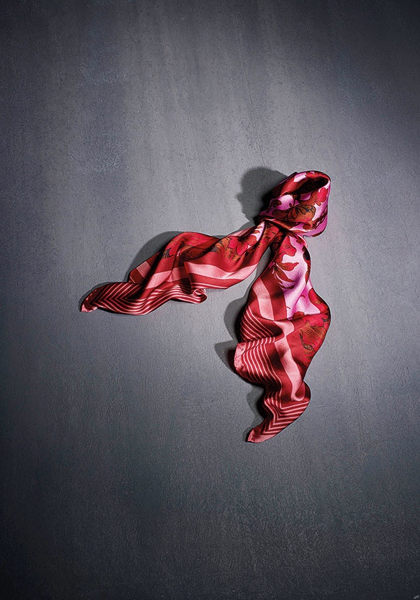 وشاح من  PAUL SMITH