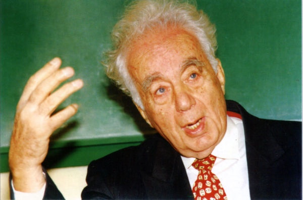 وفاة الشاعر اللبناني سعيد عقل عن عمر يناهز مئة وسنتين