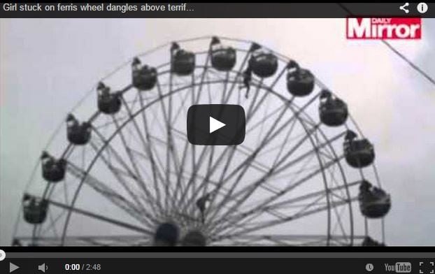 بالفيديو.. لحظات مروعة لمحاولة إنقاذ فتاة سقطت من لعبة «المروحة» في مدينة الملاهي