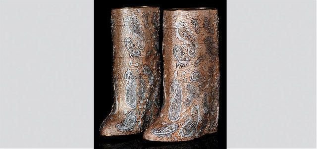 3.1 مليون دولار سعر هذا الحذاء! في أي بلد عربي سيعرض للبيع؟