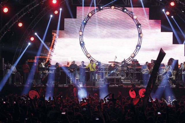 اشتعال حماسة الجمهور مع منير