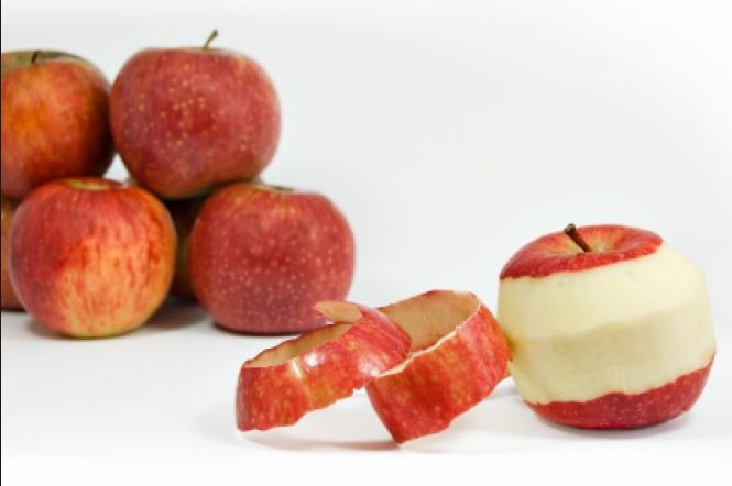 إذا وجدت تفاحة لامعة لا تأكلها! اكتشاف مادة مسرطنة في قشر التفاح! أين؟