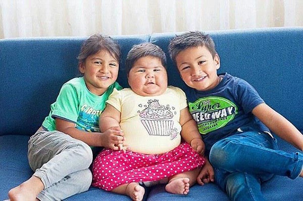 بالصور- عمرها 10 أشهر وجسمها في الخامسة!