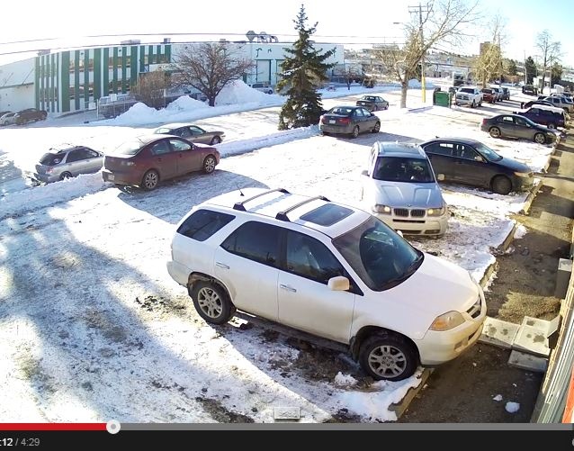 بالفيديو- هذا هو أسوأ سائق في العالم! شاهدوا ماذا فعل؟