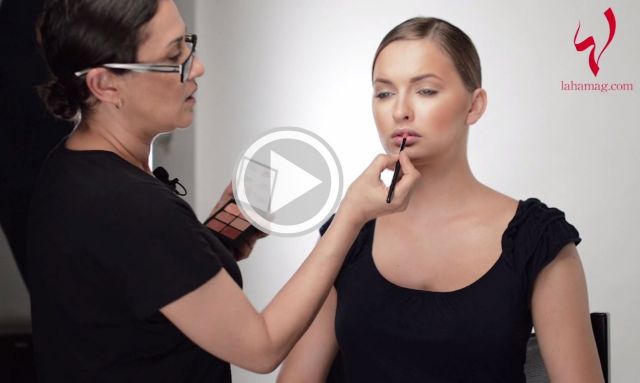 تكبير الشفاه بواسطة الماكياج