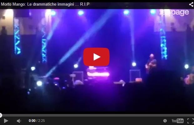 بالفيديو- فارق الحياة وهو يغنّي على المسرح...