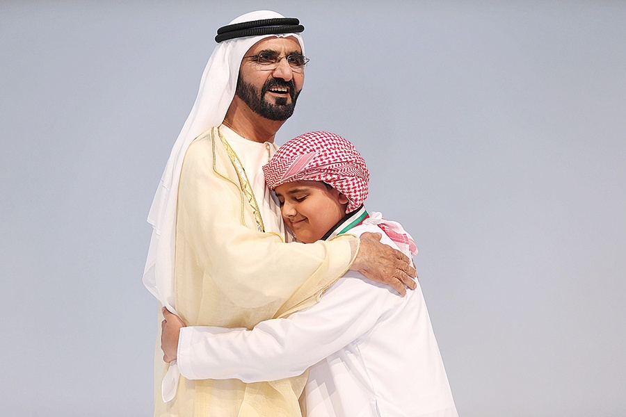 احتفالات واستعراضات وتكريمات في اليوم الوطني الـ43 لدولة الإمارات