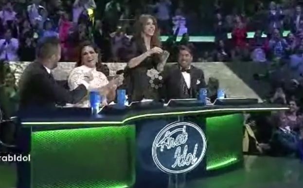 لمن فاتته الحلقة الأخيرة من أراب آيدول، حسين الجسمي يغنّي ونانسي ترقص على أنغام 