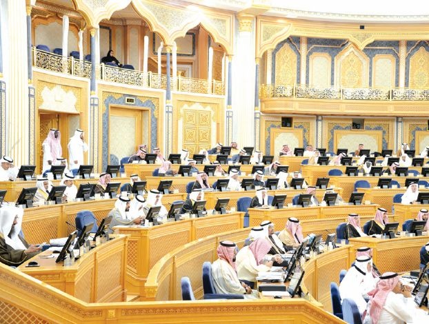 أعضاء «شورى»... منع المرأة من «قيادة السيارة» يتطلب زيادة «بدل النقل»