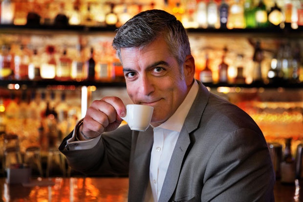 بالصورة- شبيه جورج كلوني يبحث عن شبيهة أمل علم الدين ليتزوّجها!