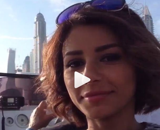 بالفيديو - مهيرة عبد العزيز تصوّر رحلة عودتها مع جمال سليمان وسمير صبري من عمق البحر!