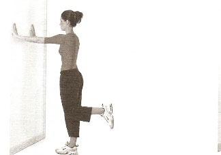 الوقوف على ساق واحدة مدة 20 ثانية يختبر صحة دماغك! جرّبيها