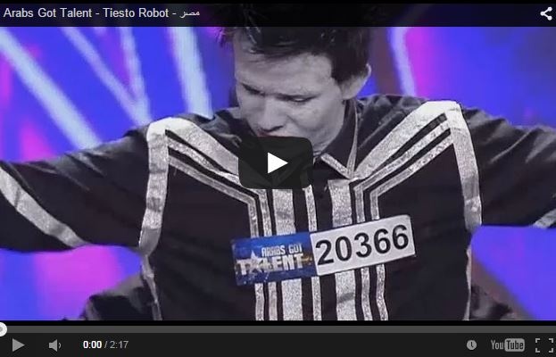 بالفيديو - ماذا فعل فريق Tiesto حتى أجبر أحمد حلمي لاستخدام 