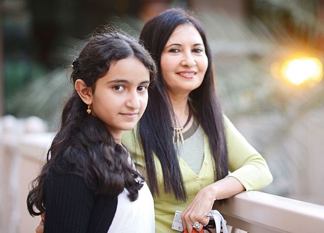 الطفلة اليمنية نجود و المخرجة اليمنية خديجة السلامي