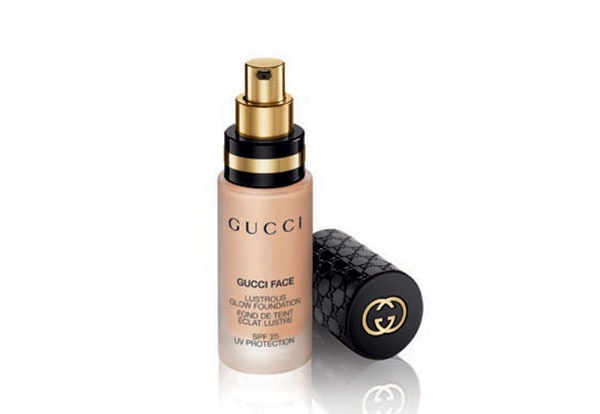 Gucci Face Lustrous Glow Foundation no.010