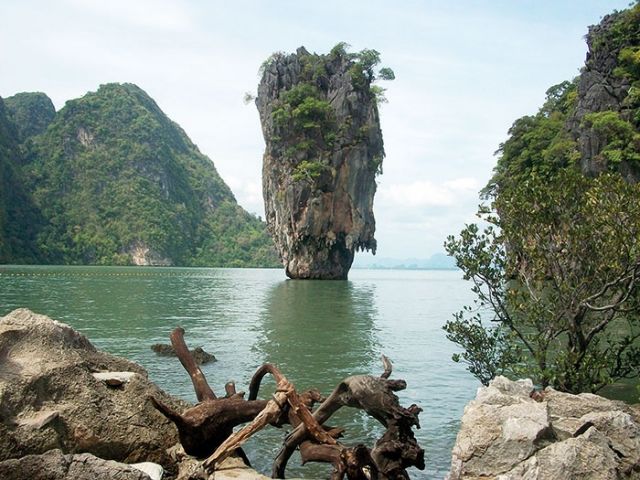 تسلّقي الصخور في رايلاي بأسلوب جيمس بوند