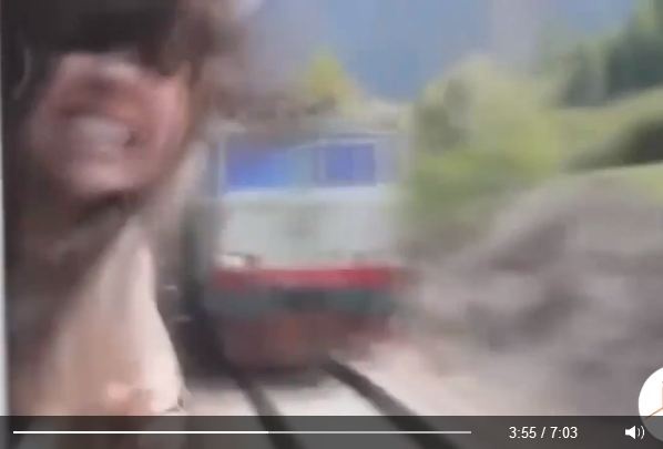 فيديو خطير- نجوا من الموت بأعجوبة 