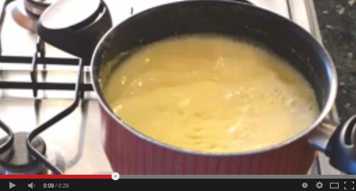 بالفيديو- حيلة سحرية لتجنب فيضان السوائل عند غليها! جربيها