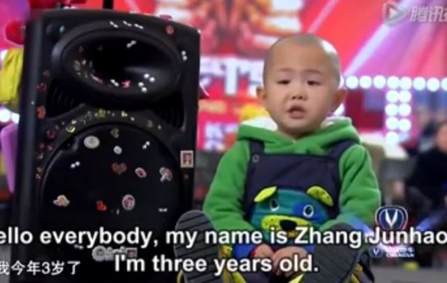 فيديو مدهش- عمره ثلاث سنوات وسوف يصدمكم!!