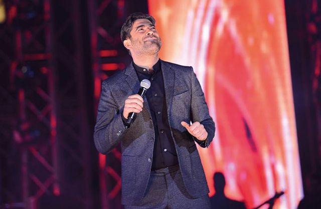 احتفالاً بعودته إلى مصر وائل كفوري يسرق معجبات محمد حماقي