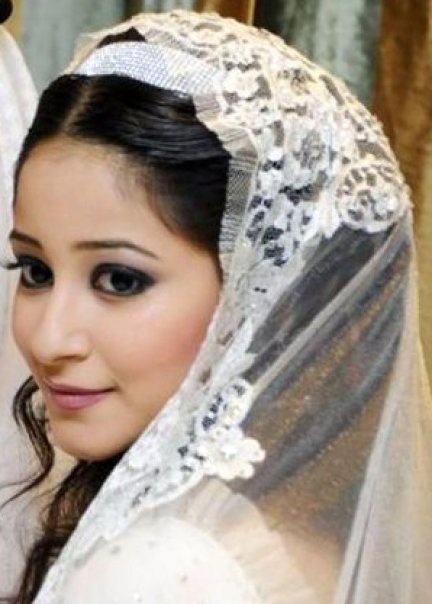 20 تسريحة وحقيقة لا تعرفونها عن النجمة أسيل عمران