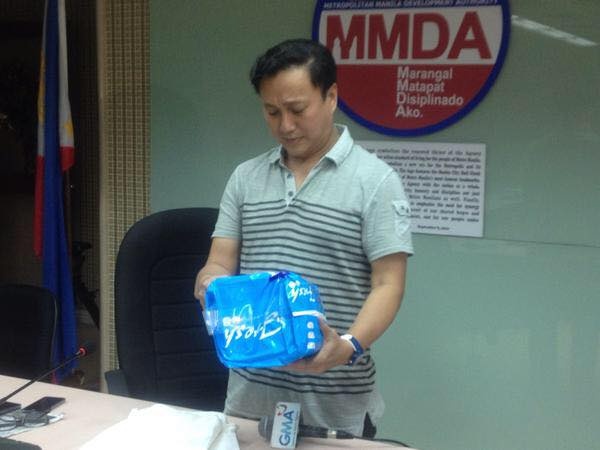 بالصور.. إجبار شرطة المرور في الفيليبين على ارتداء «حفاضات»!