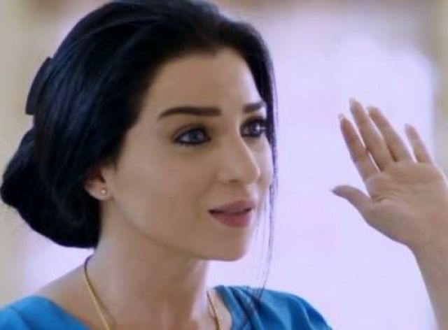 مي عزالدين تفي بوعدها وتنشر صور غرفتها